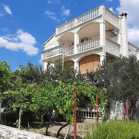 Apartments And Rooms With Parking Space Kastel Stafilic, Kastela - 18673 ภายนอก รูปภาพ