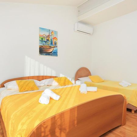 Apartments And Rooms With Parking Space Kastel Stafilic, Kastela - 18673 ห้อง รูปภาพ