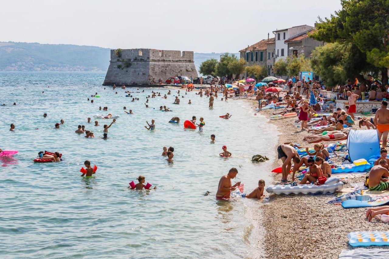 Apartments And Rooms With Parking Space Kastel Stafilic, Kastela - 18673 ภายนอก รูปภาพ