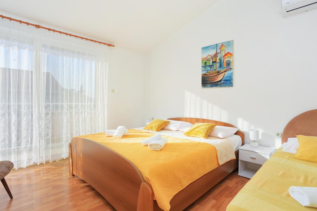 Apartments And Rooms With Parking Space Kastel Stafilic, Kastela - 18673 ภายนอก รูปภาพ
