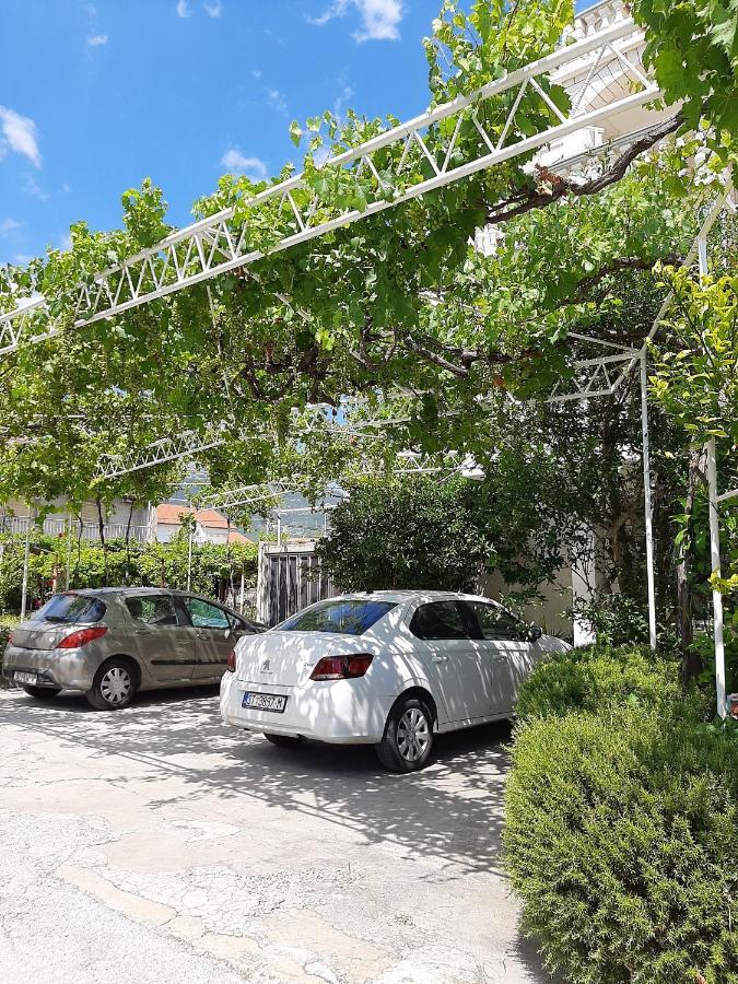 Apartments And Rooms With Parking Space Kastel Stafilic, Kastela - 18673 ภายนอก รูปภาพ