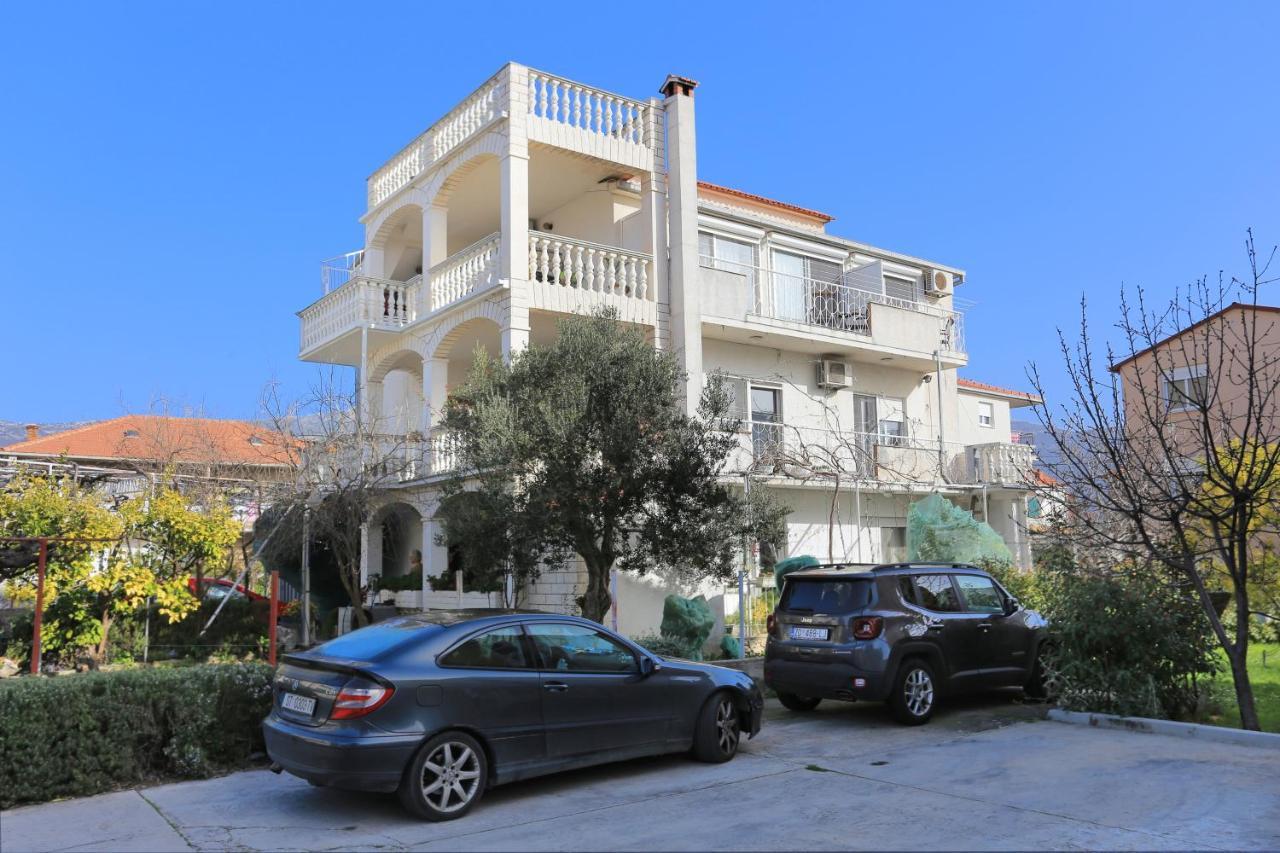 Apartments And Rooms With Parking Space Kastel Stafilic, Kastela - 18673 ภายนอก รูปภาพ