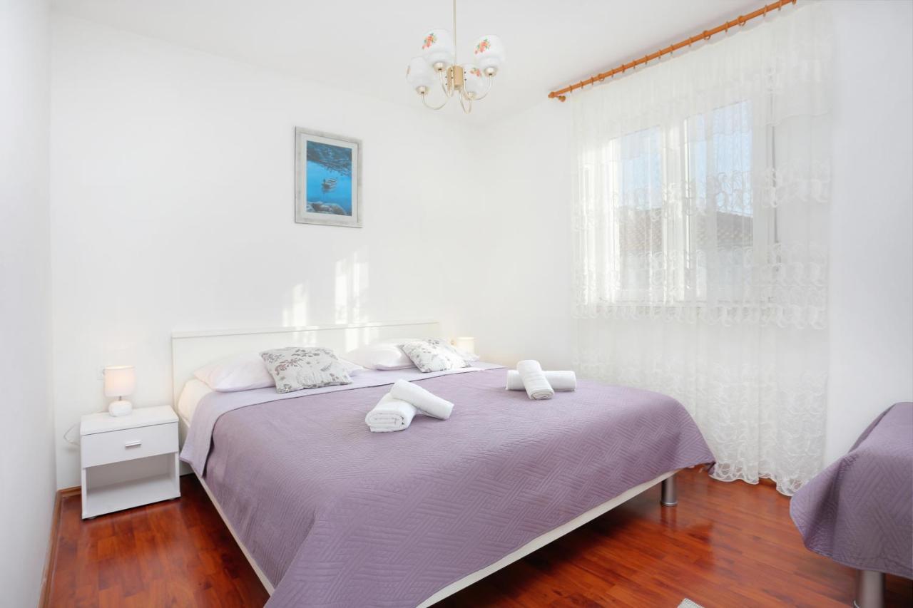 Apartments And Rooms With Parking Space Kastel Stafilic, Kastela - 18673 ภายนอก รูปภาพ