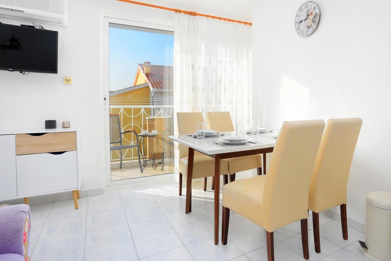 Apartments And Rooms With Parking Space Kastel Stafilic, Kastela - 18673 ภายนอก รูปภาพ