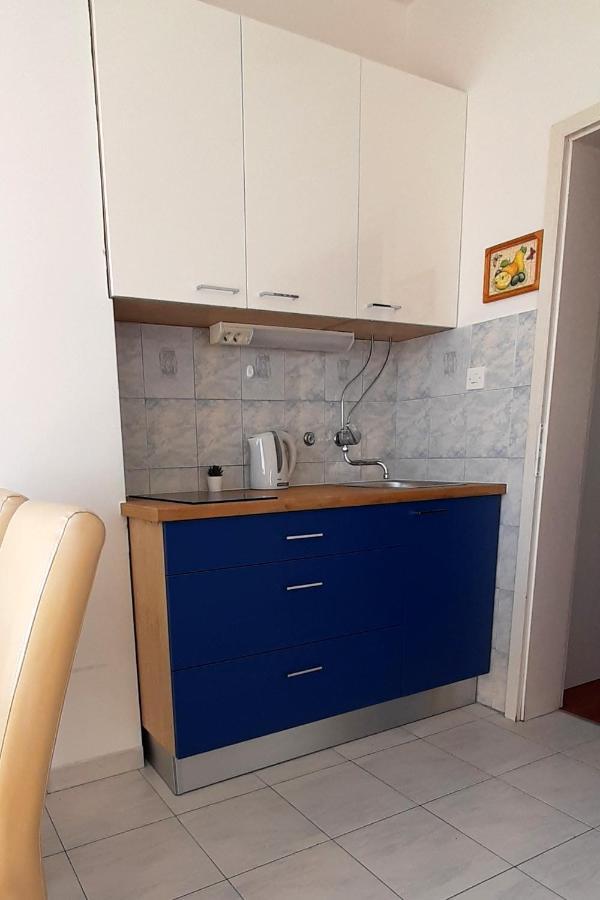 Apartments And Rooms With Parking Space Kastel Stafilic, Kastela - 18673 ภายนอก รูปภาพ