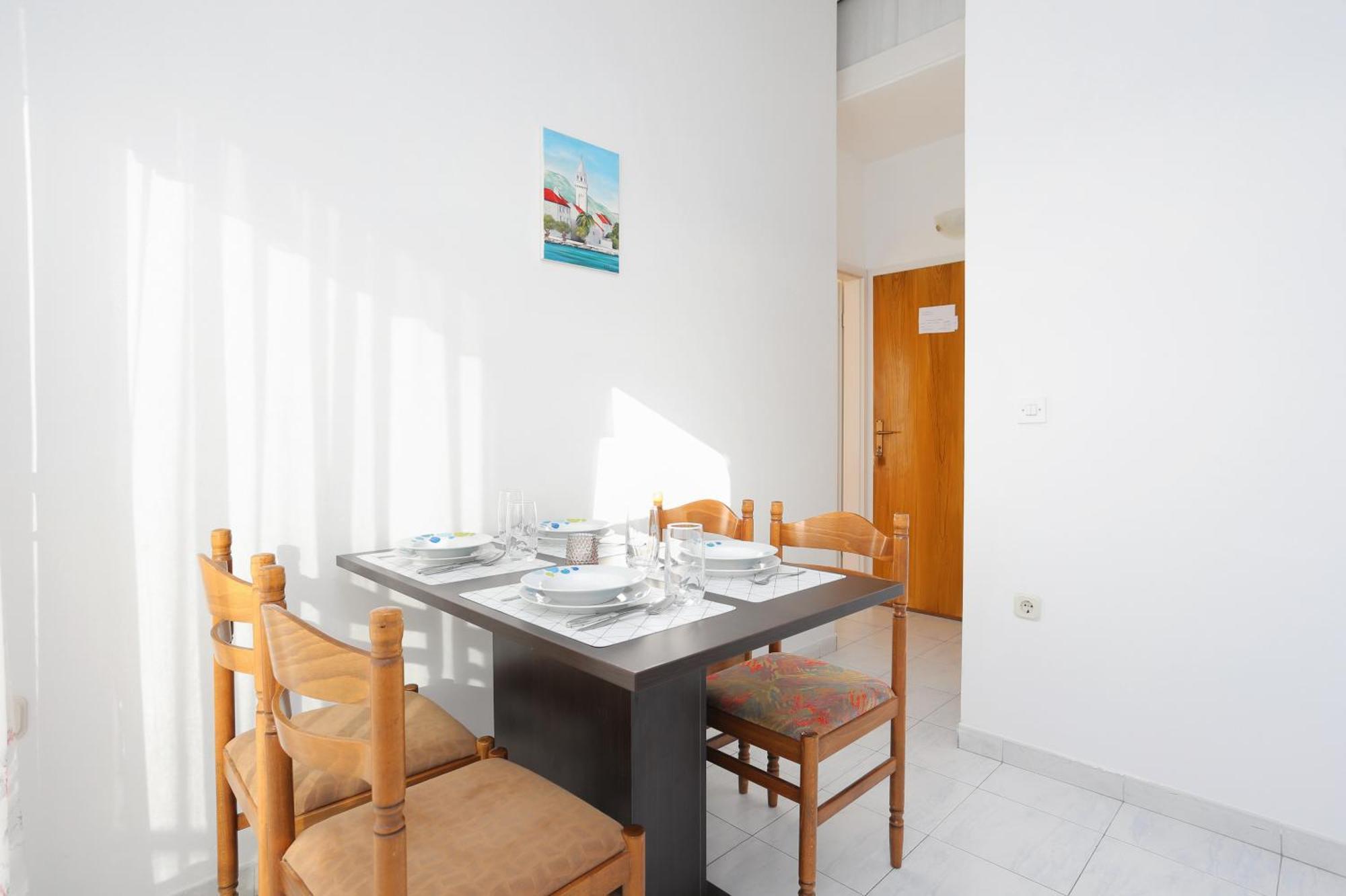 Apartments And Rooms With Parking Space Kastel Stafilic, Kastela - 18673 ห้อง รูปภาพ
