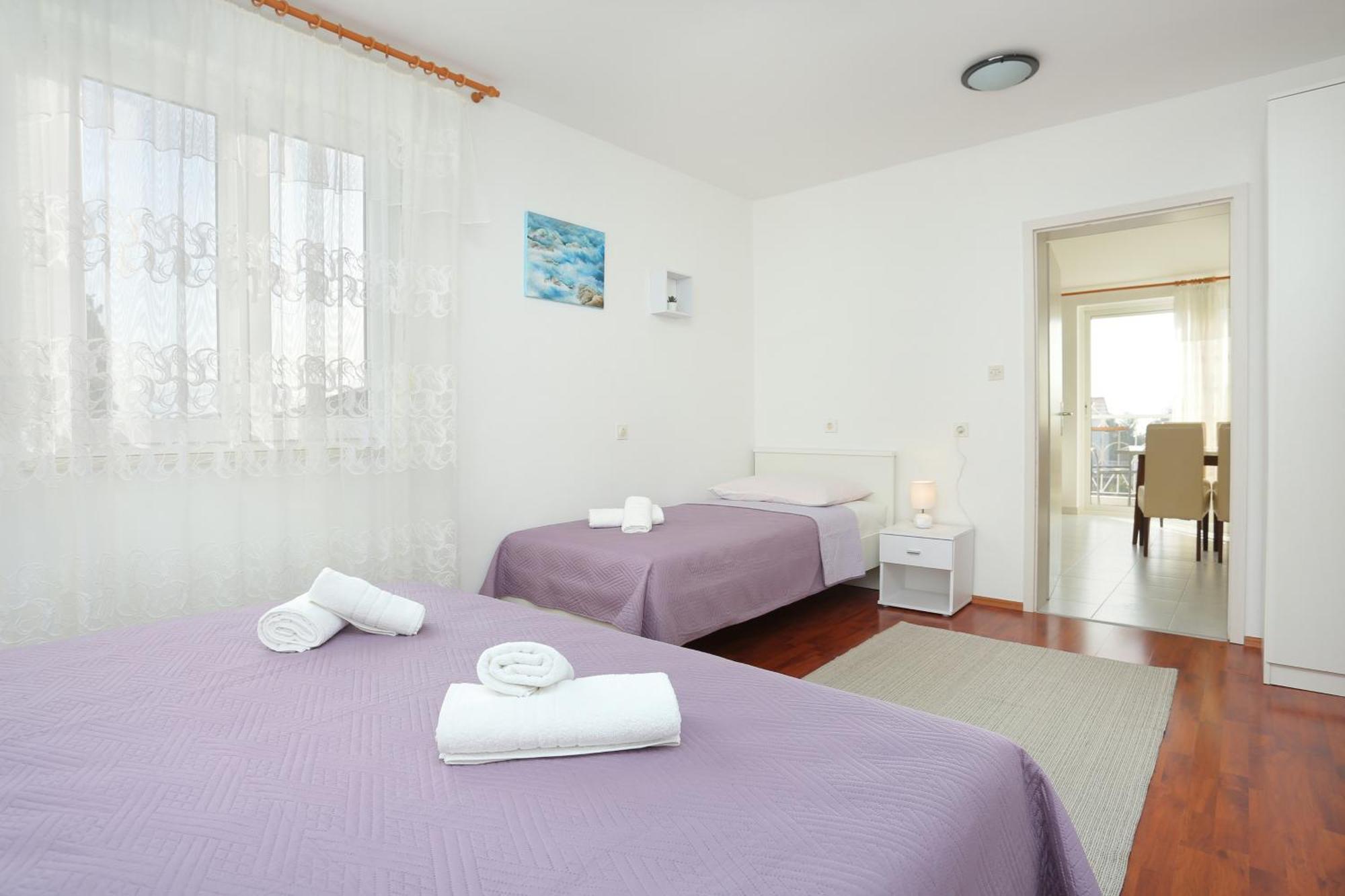 Apartments And Rooms With Parking Space Kastel Stafilic, Kastela - 18673 ห้อง รูปภาพ