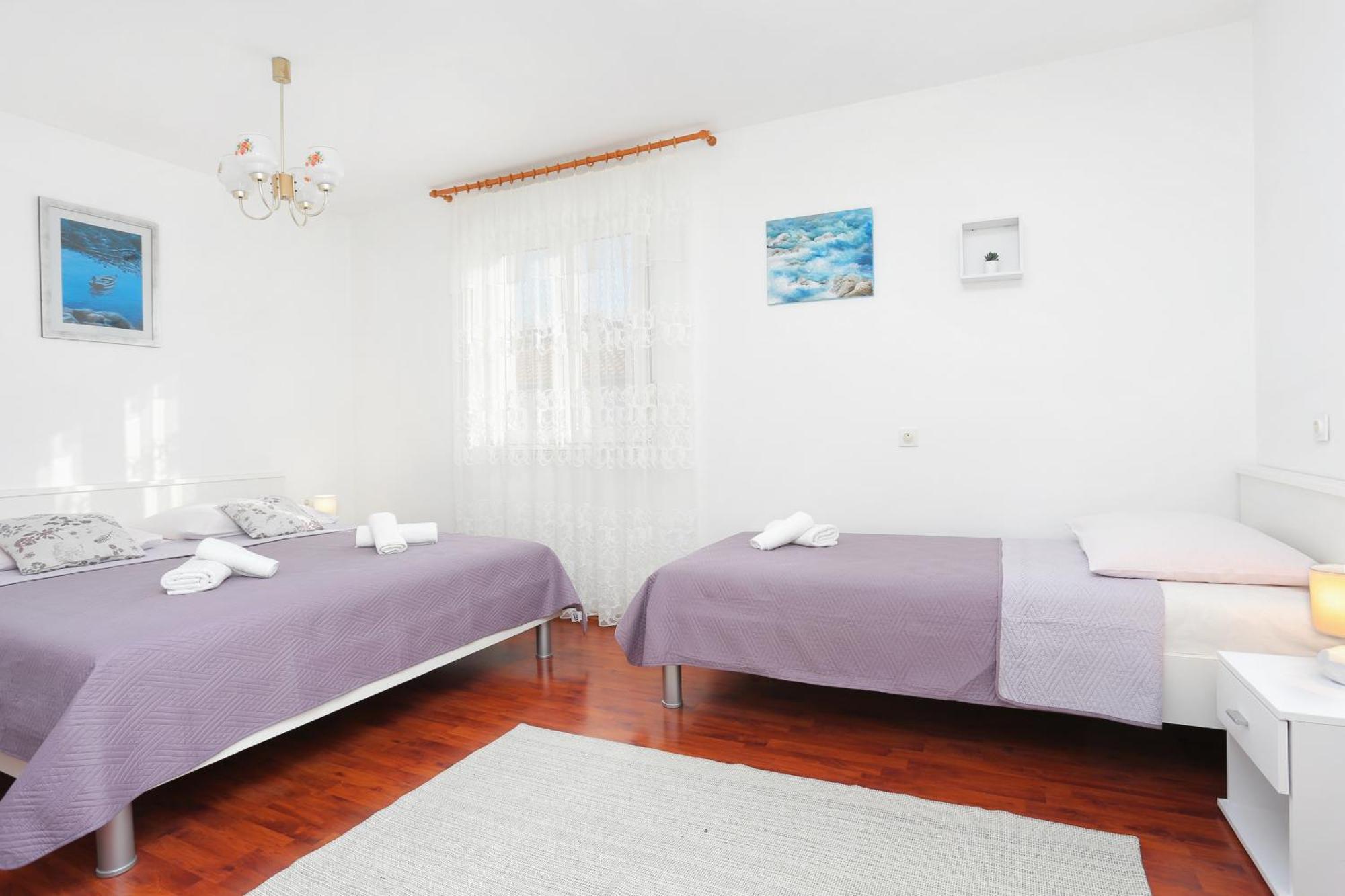 Apartments And Rooms With Parking Space Kastel Stafilic, Kastela - 18673 ห้อง รูปภาพ