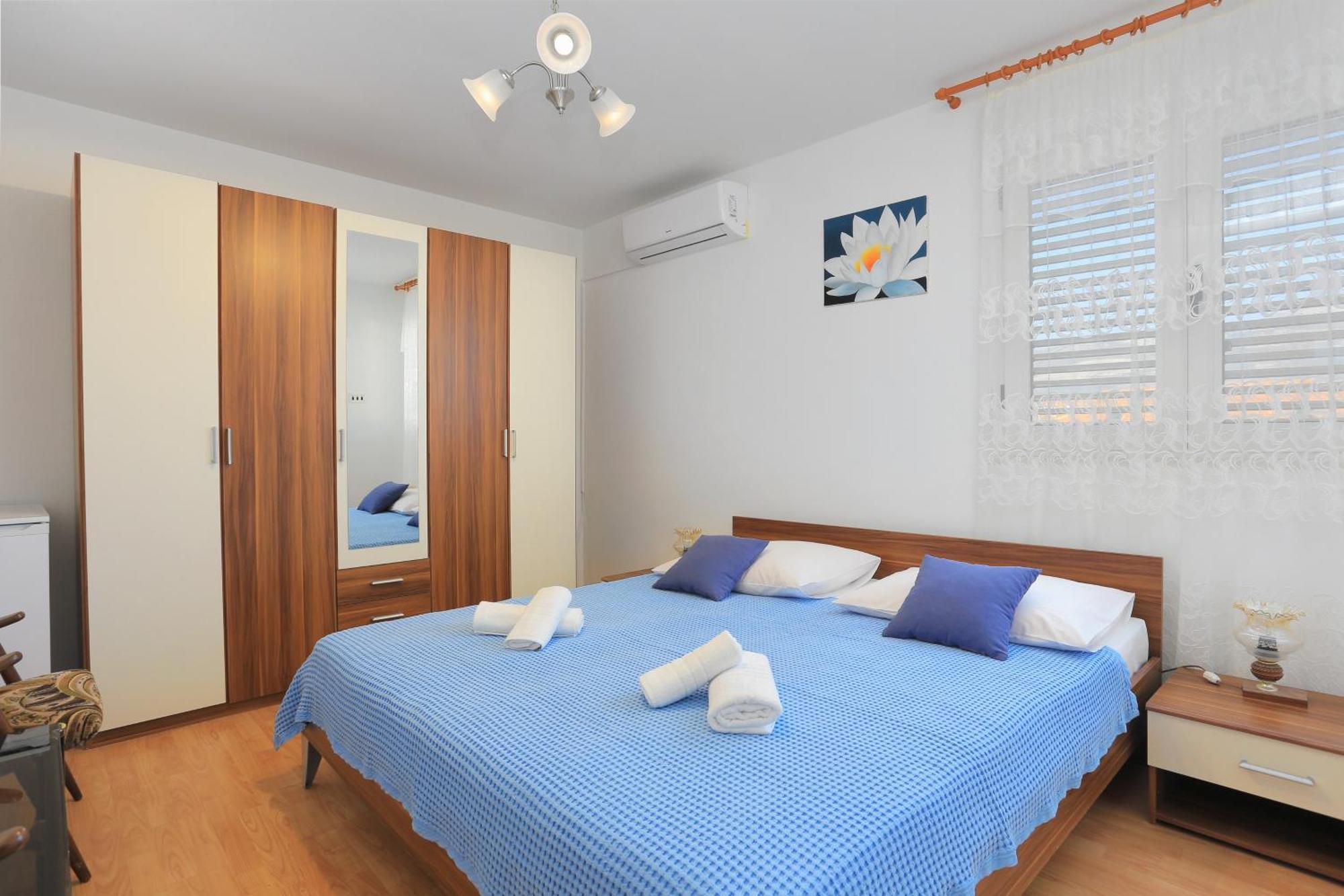 Apartments And Rooms With Parking Space Kastel Stafilic, Kastela - 18673 ห้อง รูปภาพ